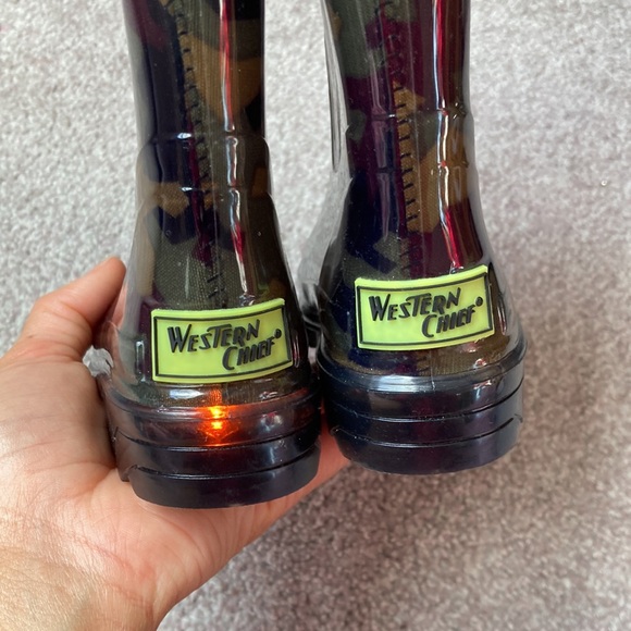 Light Up Camo Rain Boot - Picture 8 of 9